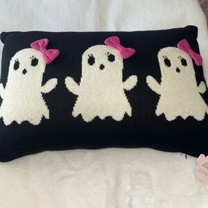 🎀👻NWT Goblin & Ghoul Decorative Pink bow Ghost Pillow🎀👻